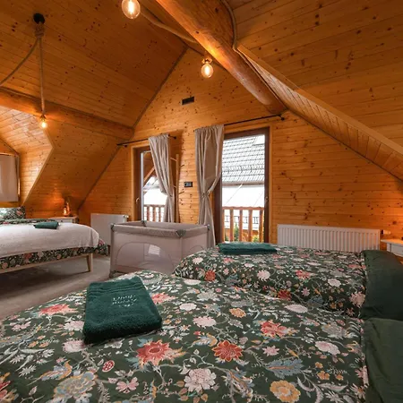 Lesny With Jacuzzi And Sauna, 4 Km From Stary Smokovec Шале *