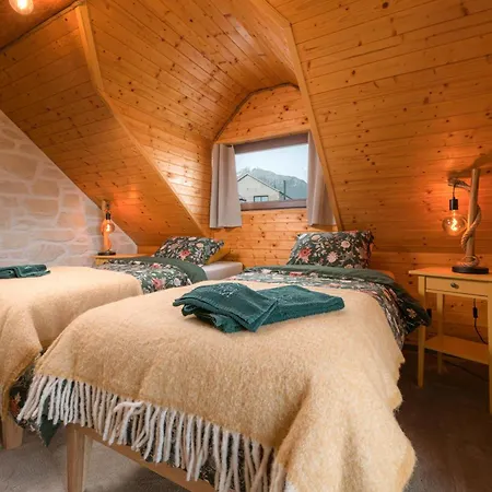Mountain With Jacuzzi, Sauna For 10 Peoples Nová Lesná