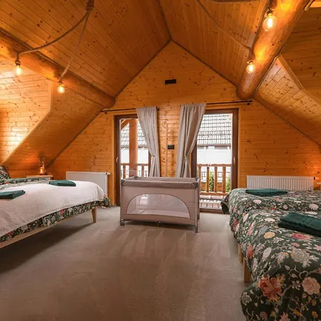 Lesny With Jacuzzi And Sauna, 4 Km From Stary Smokovec Шале *